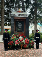 В Хадыженске прошла торжественная церемония возложения цветов в честь Дня Неизвестного солдата
