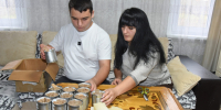 5 декабря – День волонтера: девятиклассник школы №4 Эдуард Каракеян изготавливает окопные свечи на передовую - Газета Апшеронский рабочий