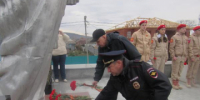 Полицейские Апшеронского района приняли участие в возложении цветов - ОМВД Апшеронского района 