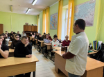 Апшеронский врач психиатр-нарколог Семен Артюхов провел профилактическую беседу со студентами