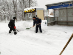 Всю неделю в экстремальном режиме продолжают чистить дороги в Нефтегорском поселении