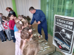 Казаки организовали для апшеронских дошколят выставку предметов времен войны