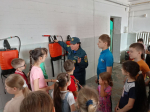 В Апшеронске огнеборцы продолжают проводить Дни открытых дверей для детей