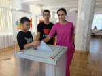 В Межпоселенческом центре развития культуры чествовали впервые проголосовавших молодых избирателей Апшеронска