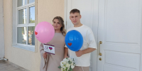 Во второй день голосования две пары молодоженов поздравили апшеронцев с Днем образования Краснодарского края и выборами - Газета Апшеронский рабочий