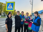 Автоинспекторы напомнили о дорожной безопасности жителям Апшеронска