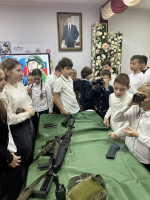 Урок мужества с участником спецоперации Владимиром Гаджелом провели в школе №30 хутора Николаенко