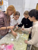 Для юных апшеронских художников провели мастер-класс