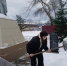 В селе Черниговском очистили от снега территории воинского мемориала - Газета Апшеронский рабочий