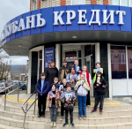 Урок финансовой грамотности в банке Апшеронска провели для ребят социального центра