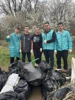 Активисты вместе с городской властью провели субботник в Апшеронске
