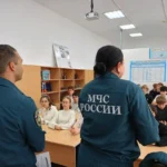 В школе №3 города Апшеронска огнеборцы провели профориентационную работу с учащимися 9-10-11 классов
