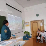 В школе №3 города Апшеронска огнеборцы провели профориентационную работу с учащимися 9-10-11 классов