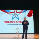 В городе Хадыженске Герой России Артём Чумаров принял в ряды «ЮНАРМИИ» 33 школьника