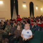 В городе Хадыженске Герой России Артём Чумаров принял в ряды «ЮНАРМИИ» 33 школьника