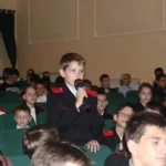 В городе Хадыженске Герой России Артём Чумаров принял в ряды «ЮНАРМИИ» 33 школьника