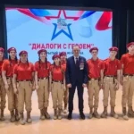 В городе Хадыженске Герой России Артём Чумаров принял в ряды «ЮНАРМИИ» 33 школьника