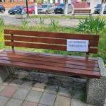 Осторожно – окрашено! В Апшеронске в ходе субботника покрасили лавочки