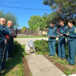 Сотрудники МЧС Апшеронска возложили цветы, почтив память героев