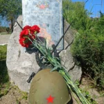 Сотрудники МЧС Апшеронска возложили цветы, почтив память героев