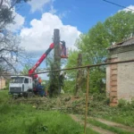 В Апшеронске проводят спил аварийных деревьев и кронирование насаждений