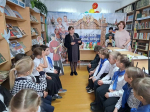 Десятый год трудится в Новополянской поселенческой библиотеке Елена Вартанян