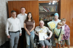 Медаль «За любовь и верность» вручил сегодня глава района супругам Курпасовым