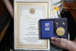 Медаль «За любовь и верность» вручил сегодня глава района супругам Курпасовым