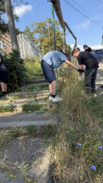 Школьный экопатруль навел порядок в центре Апшеронска
