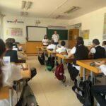 В Апшеронском районе сотрудники Госавтоинспекции совместно с инспекторами по делам несовершеннолетних проводят уроки безопасности для школьников