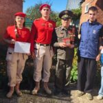 Апшеронские молодогвардейцы и юнармейцы поздравили ветеранов-танкистов