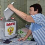 В Апшеронске для удобства маломобильных граждан идет голосование на дому