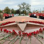 Более 180 апшеронских школьников приняли в ряды «ЮНАРМИИ» в Апшеронске у мемориала «Вечный огонь»